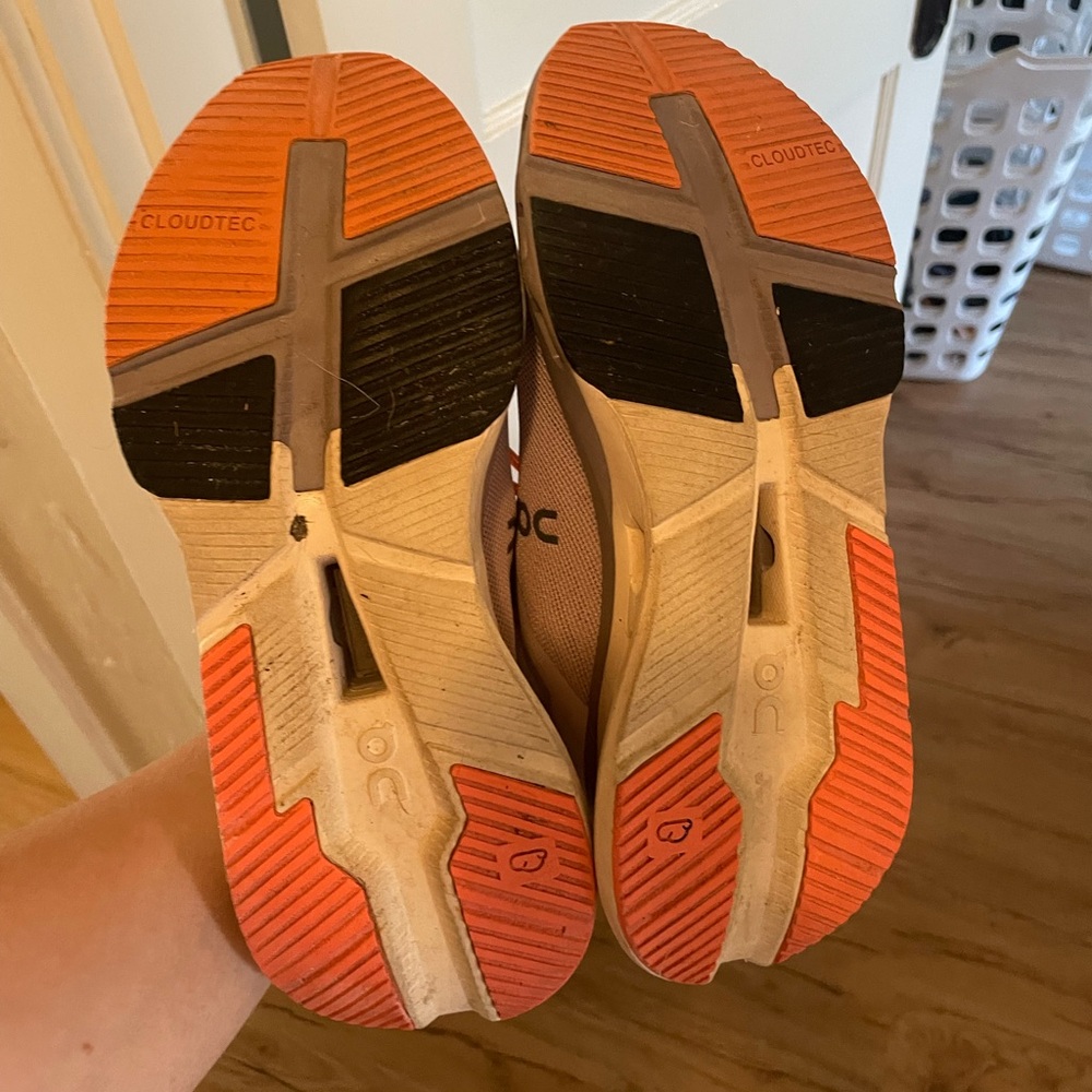 On Cloud Running Shoes - Picture 7 of 7